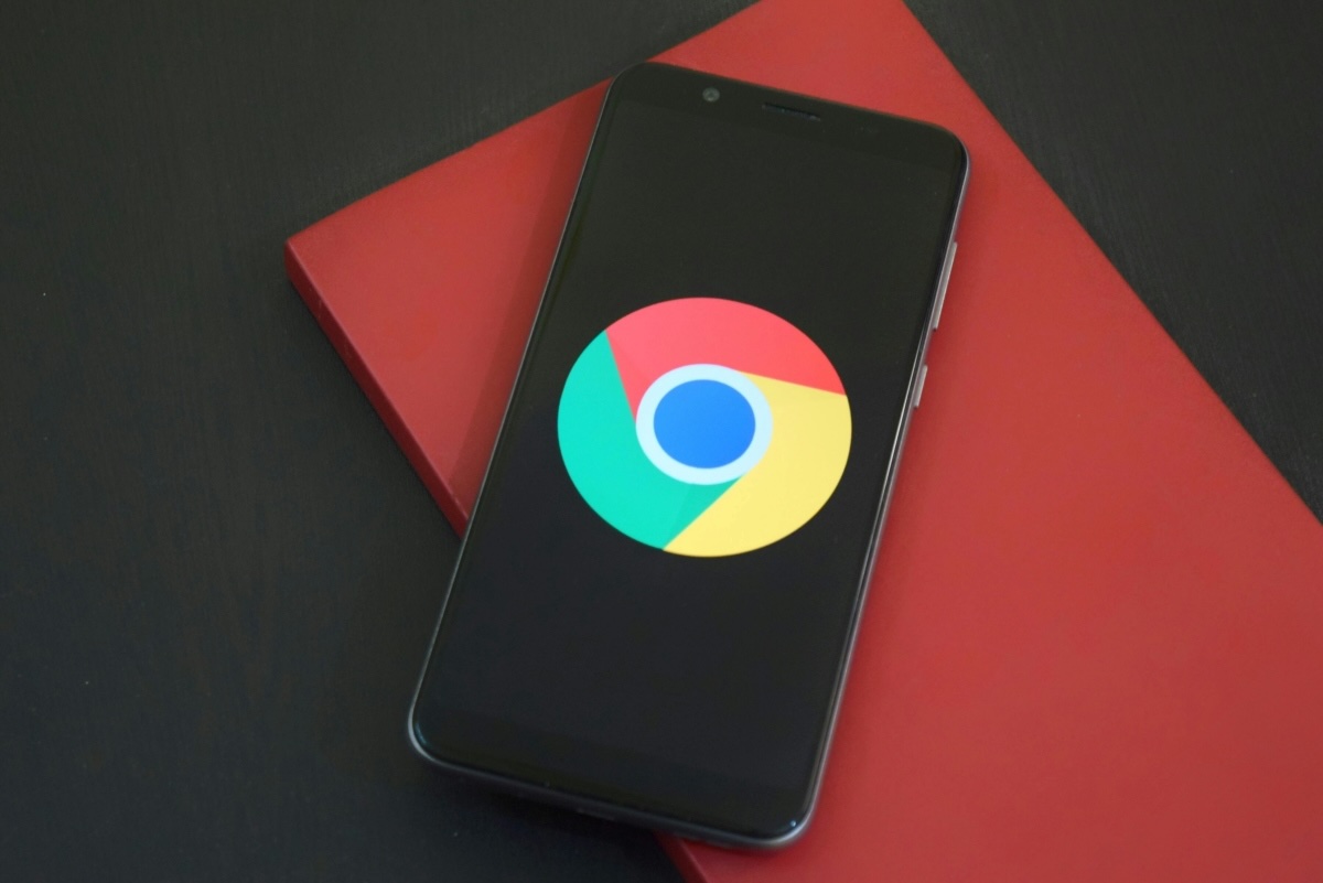 Phone with the Google Chrome logo on the screen